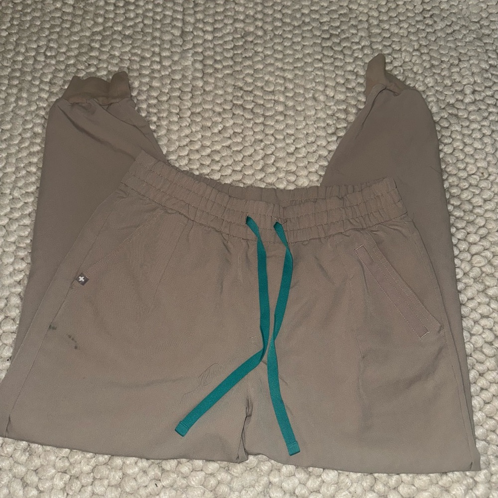 Figs Tan Joggers with Zamora Top - Picture 6 of 8